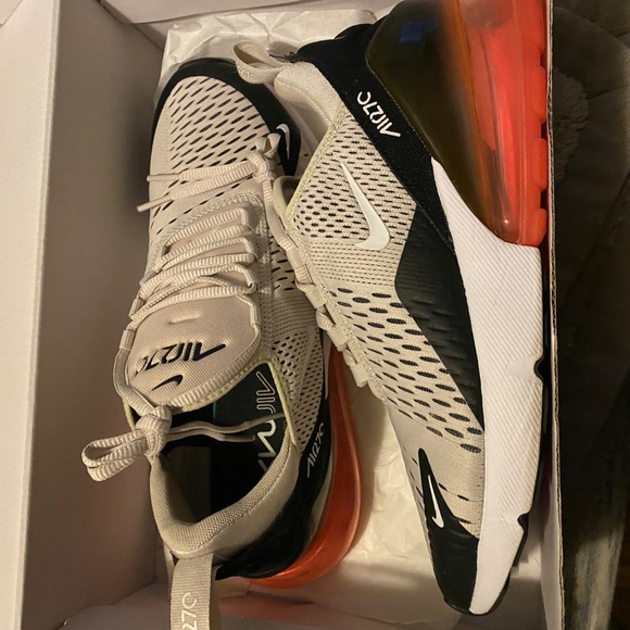 Nike Air Max 270 - Picture 5 of 6